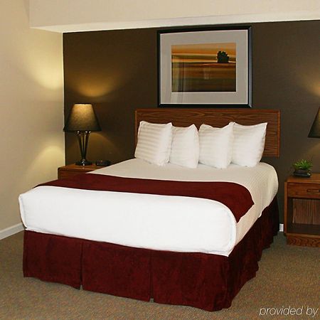 Sterling Hotel And Suites Clive Екстериор снимка