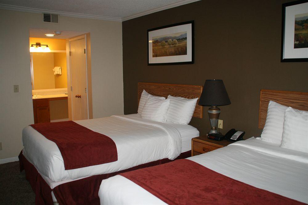 Sterling Hotel And Suites Clive Екстериор снимка