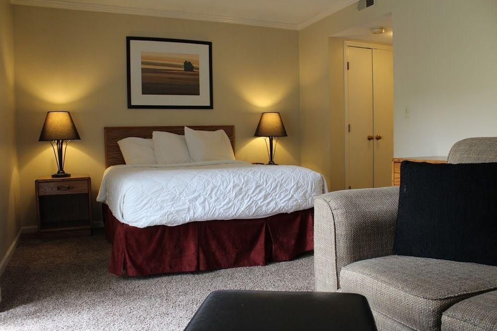 Sterling Hotel And Suites Clive Екстериор снимка