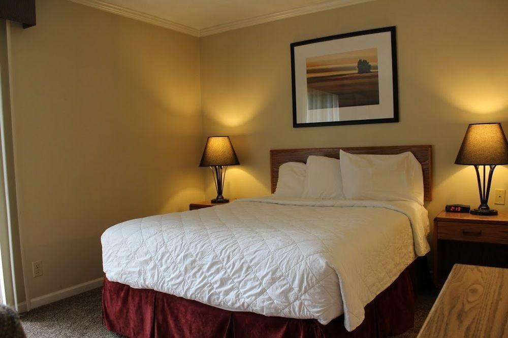 Sterling Hotel And Suites Clive Екстериор снимка