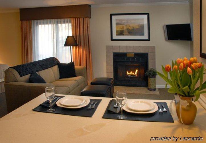 Sterling Hotel And Suites Clive Стая снимка