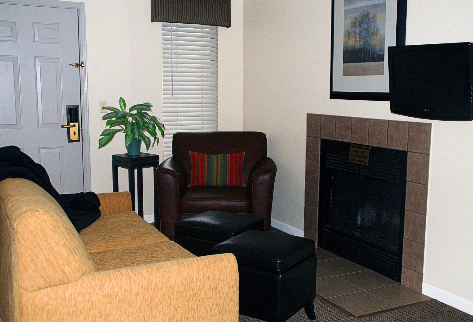 Sterling Hotel And Suites Clive Екстериор снимка