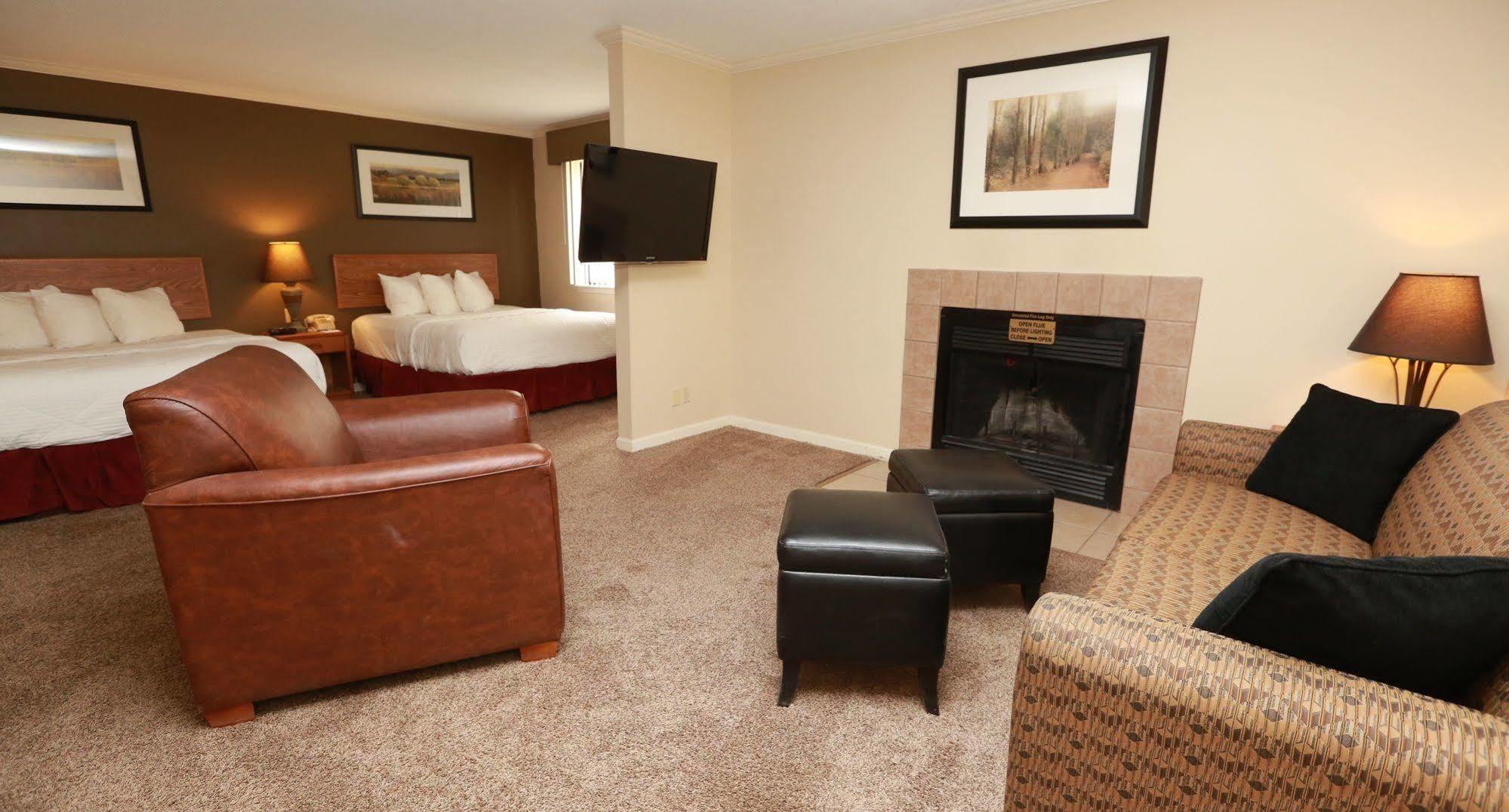 Sterling Hotel And Suites Clive Екстериор снимка
