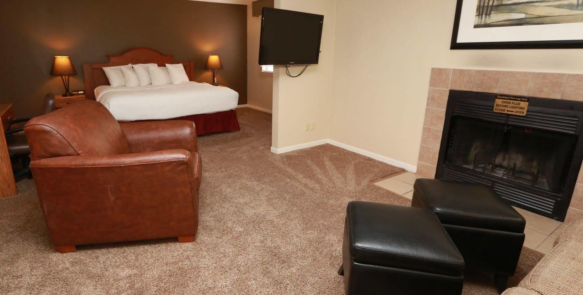 Sterling Hotel And Suites Clive Екстериор снимка
