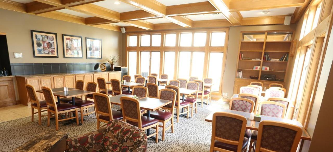 Sterling Hotel And Suites Clive Екстериор снимка