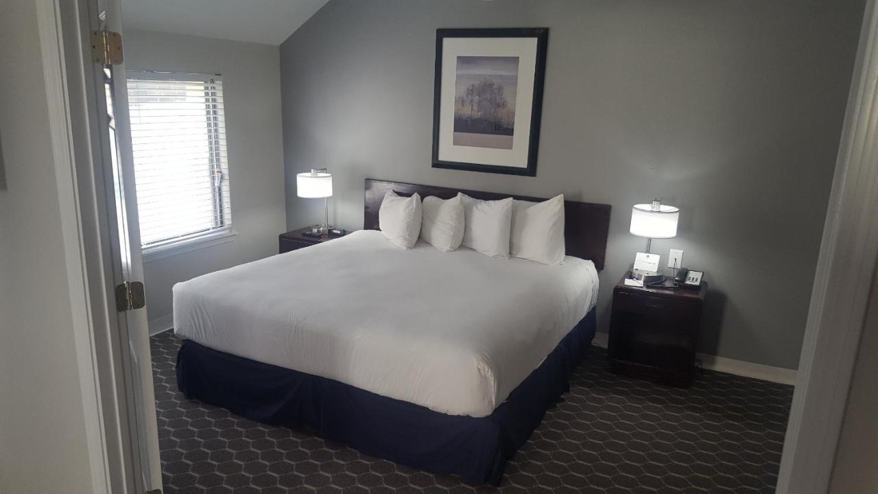 Sterling Hotel And Suites Clive Екстериор снимка