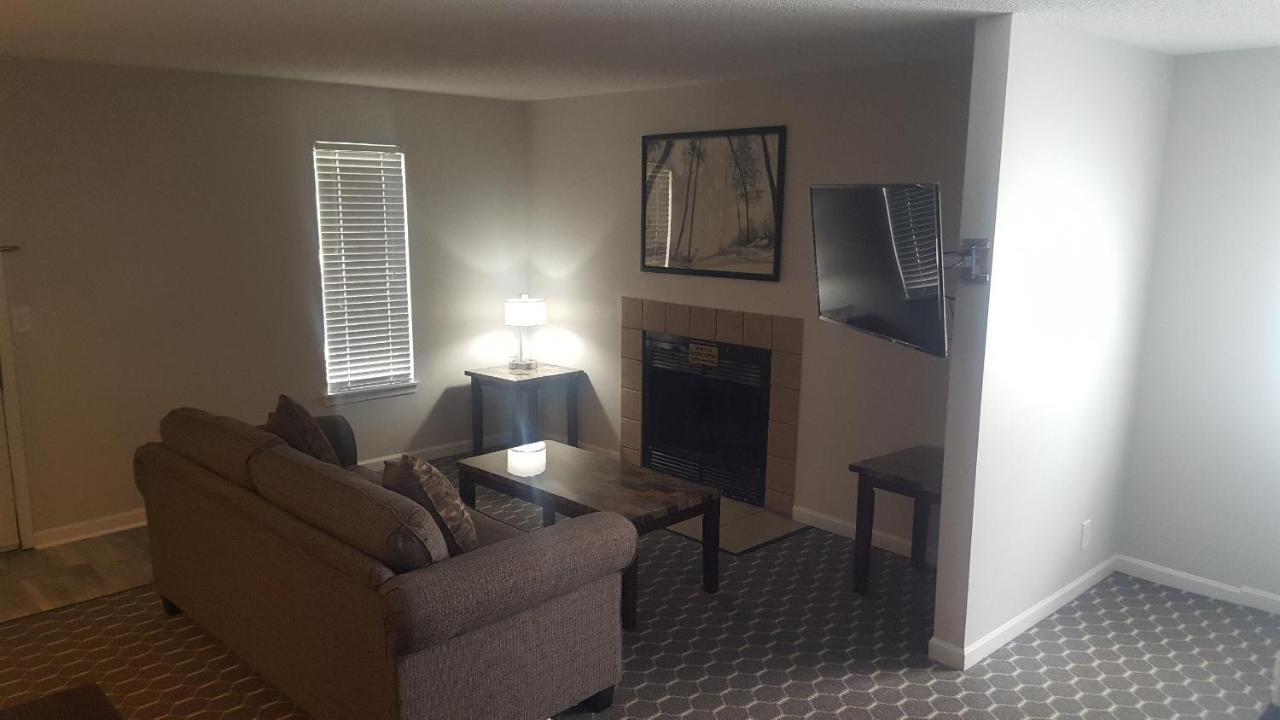 Sterling Hotel And Suites Clive Екстериор снимка