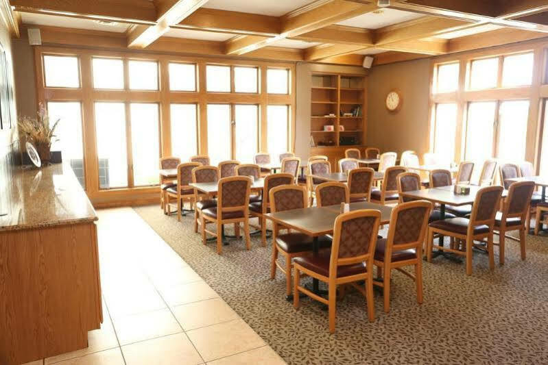 Sterling Hotel And Suites Clive Екстериор снимка