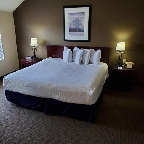 Sterling Hotel And Suites Clive Екстериор снимка