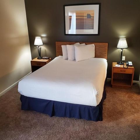 Sterling Hotel And Suites Clive Екстериор снимка