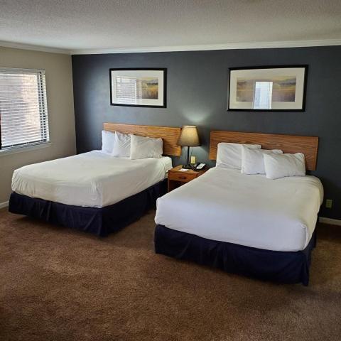Sterling Hotel And Suites Clive Екстериор снимка