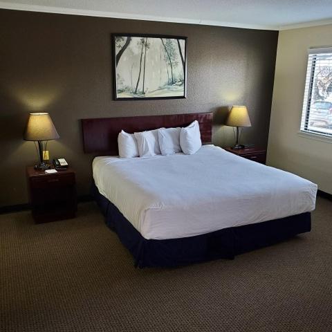 Sterling Hotel And Suites Clive Екстериор снимка